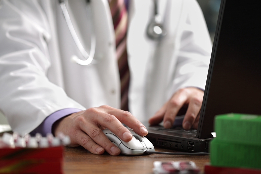 NHSE публикует инструментарий для проведения онлайн-консультаций врача общей практики